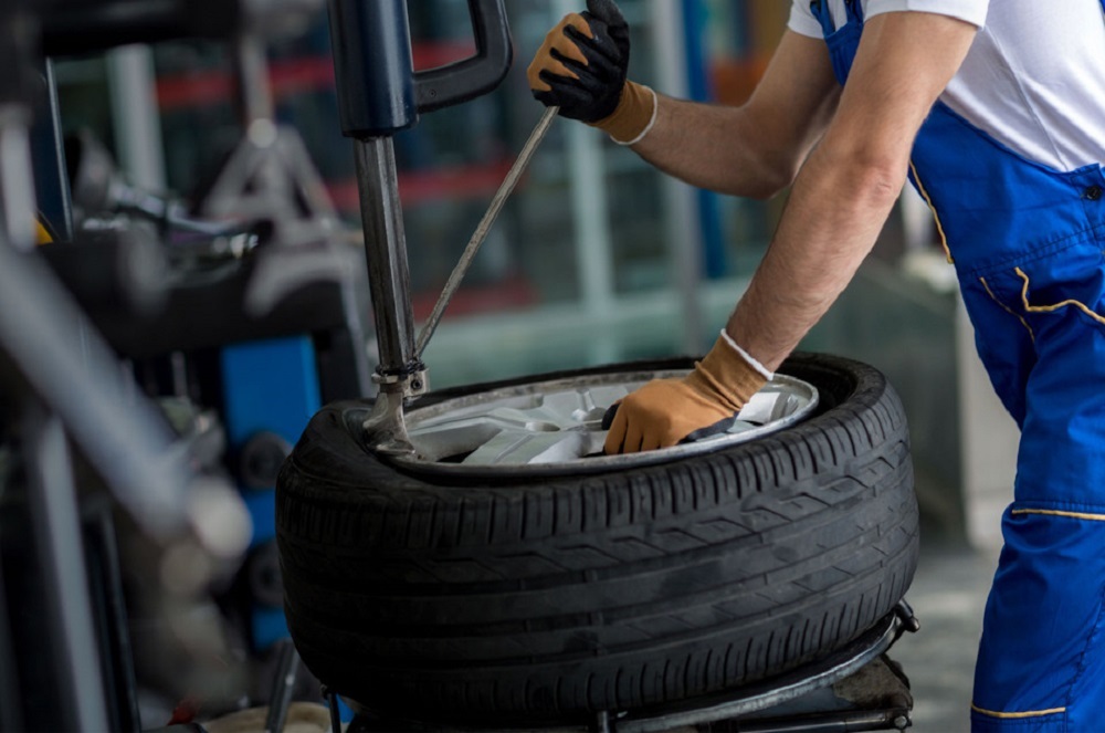 <span style="font-weight: bold;">ШИНОМОНТАЖ И БАЛАНСИРОВКА</span> 